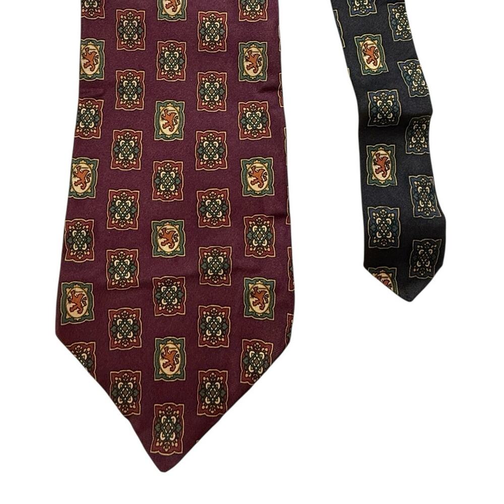 VTG Tommy Hilfiger Italian Silk Necktie Burgundy Medallion Made USA 90s Classics